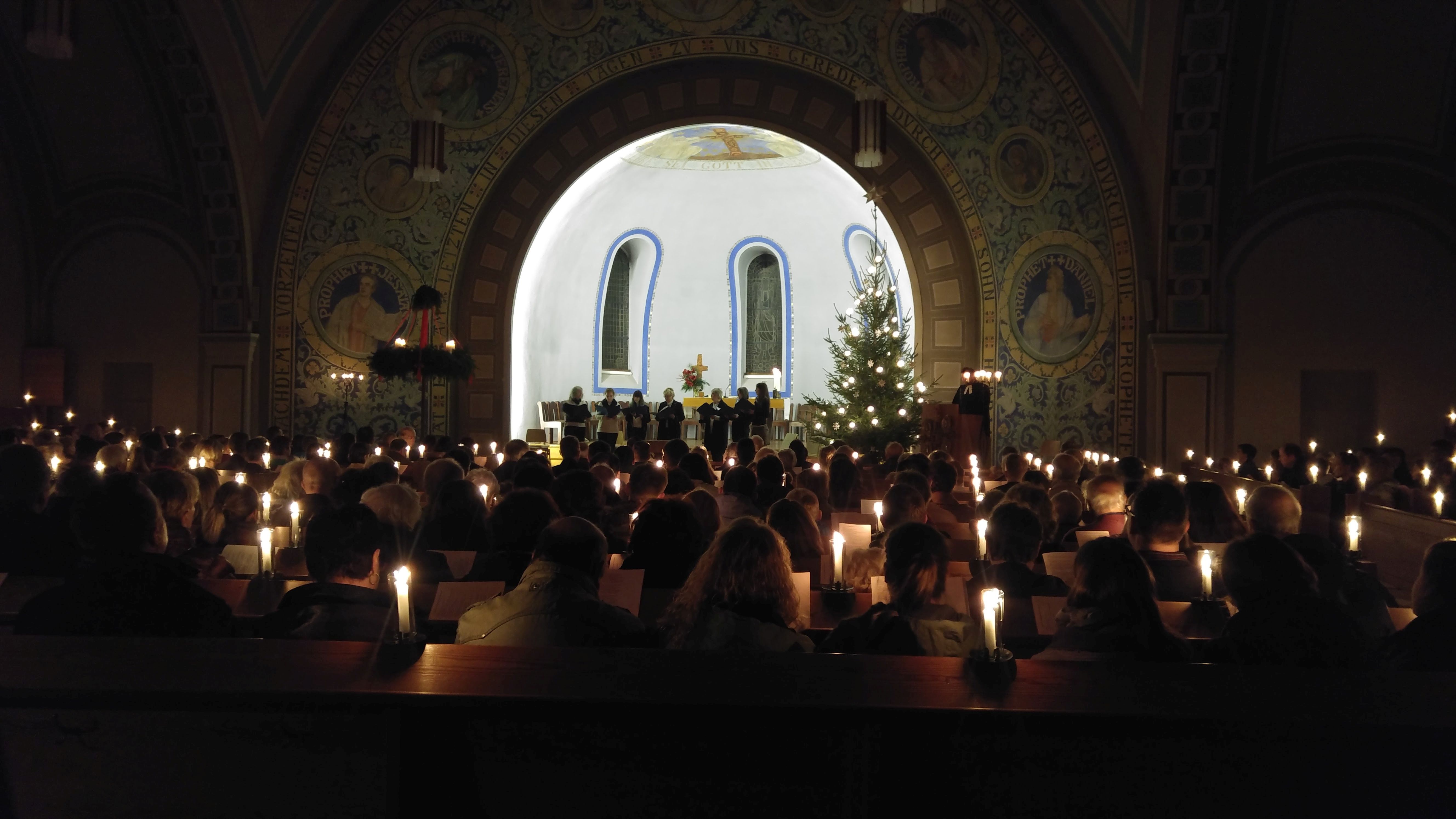 Advents- und Weihnachtsliedersingen im Kerzenschein